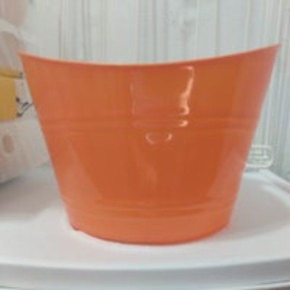 Lot of 34 Plastic round storage baskets and buckets for cleaning and organizing. - Picture 9 of 16